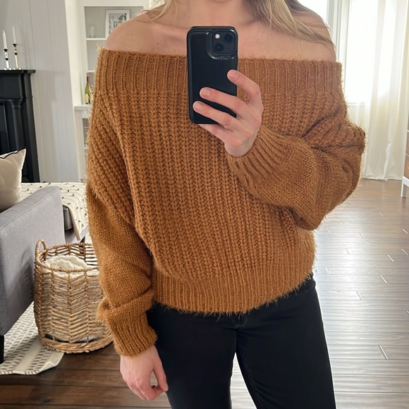 Off shoulder fuzzy sweater - Picture 9 of 9